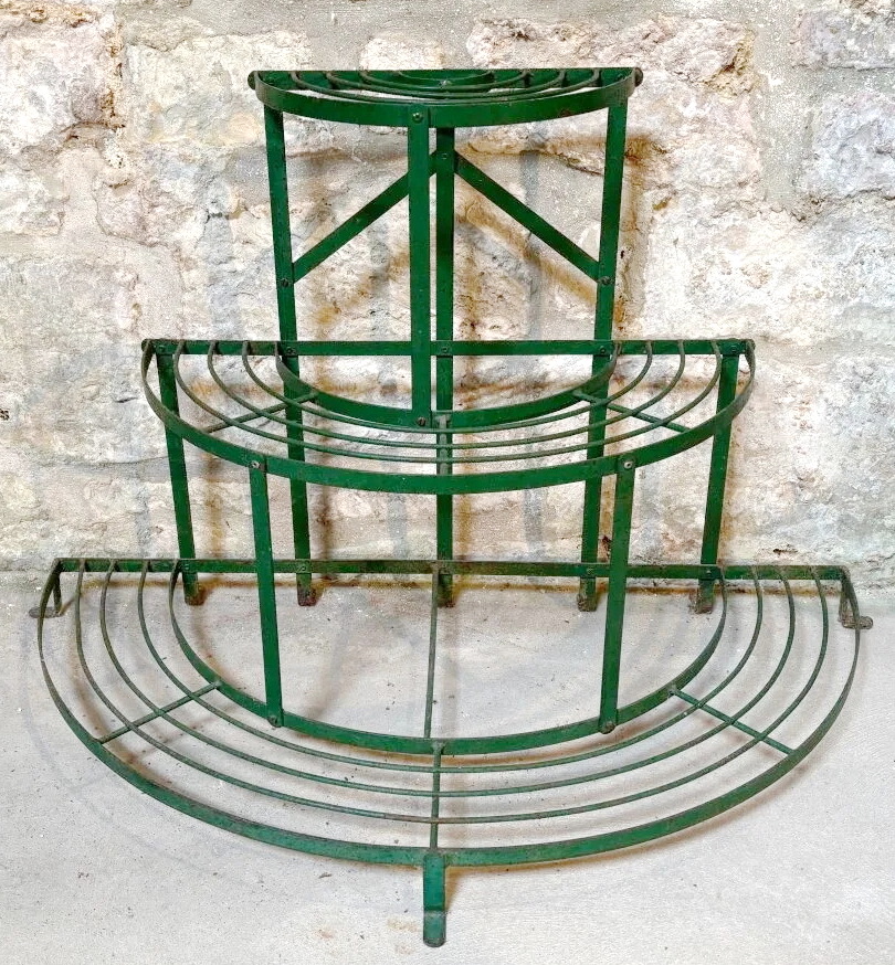 A French Garden Pot Plant Stand
